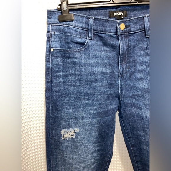 Women’s DKNY medium blue wash‎ stretchy rip raw edge skinny jeans size 28 - Picture 3 of 15